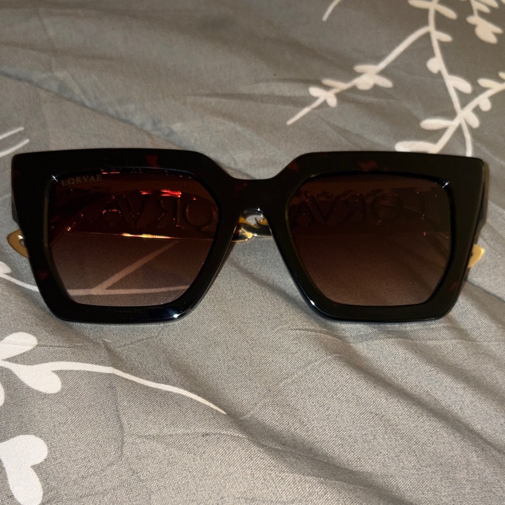 Elegant Bronze and Gold Women's Sunglasses
